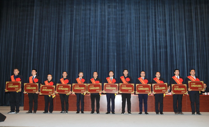 2�ĸ��D(zhu��n)�͡��(xi��ng)Ŀ���O(sh��)����������(w��)���M(j��n)��λ.jpg